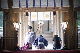 留学生写真浴衣で宮崎神宮C.jpg
